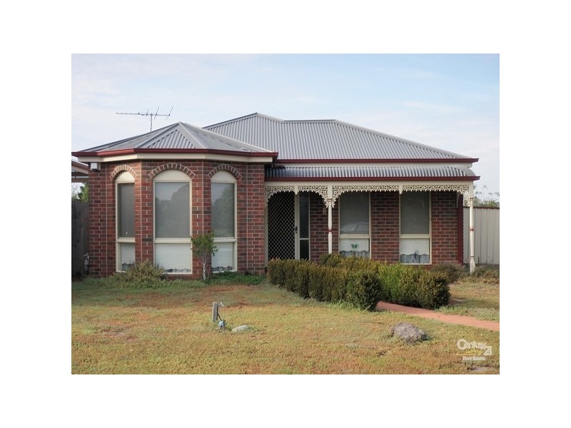 8 STOKES COURT, Point Cook VIC 3030