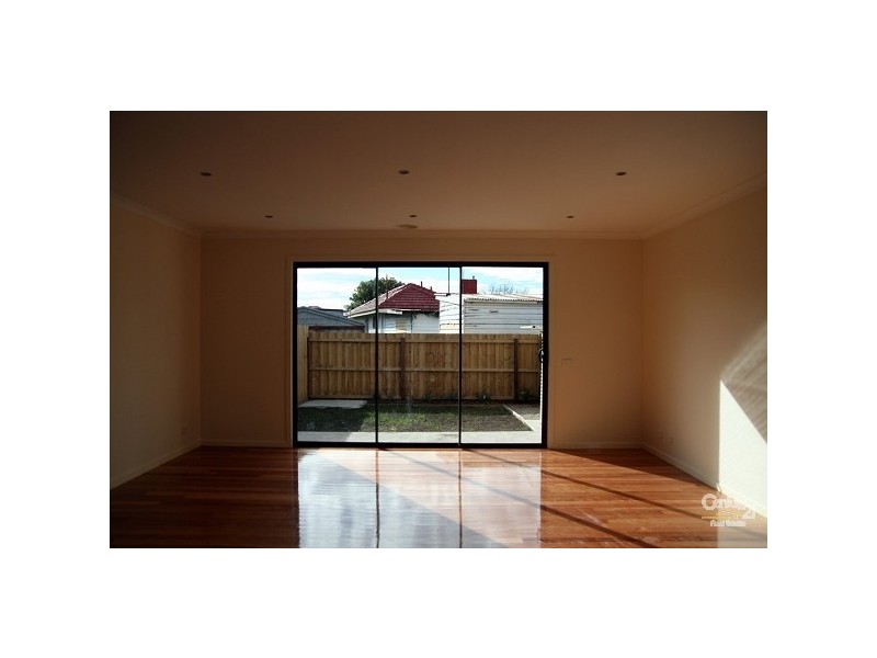 2/4 Spurling Street, Maidstone VIC 3012