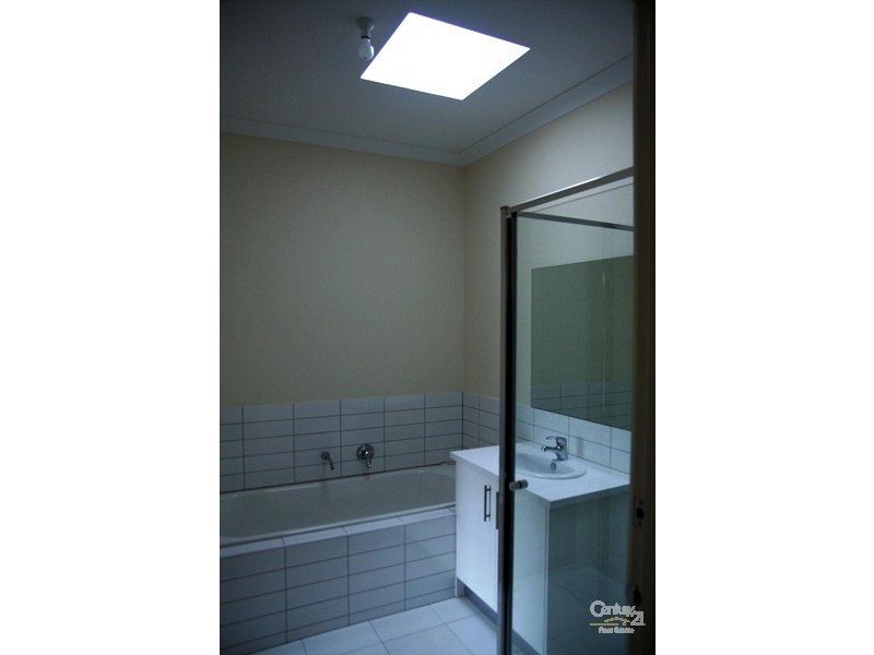 2/4 Spurling Street, Maidstone VIC 3012