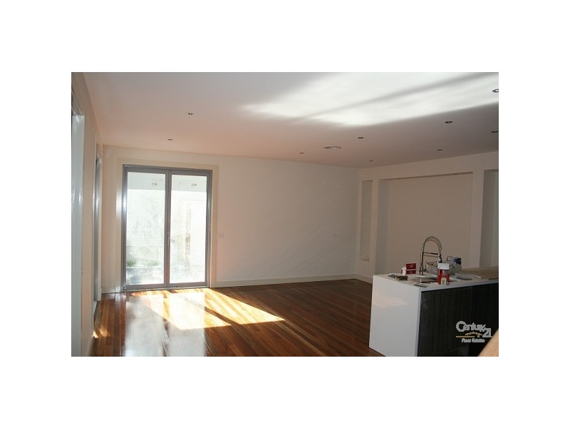 16 Bradley Street, Newport VIC 3015