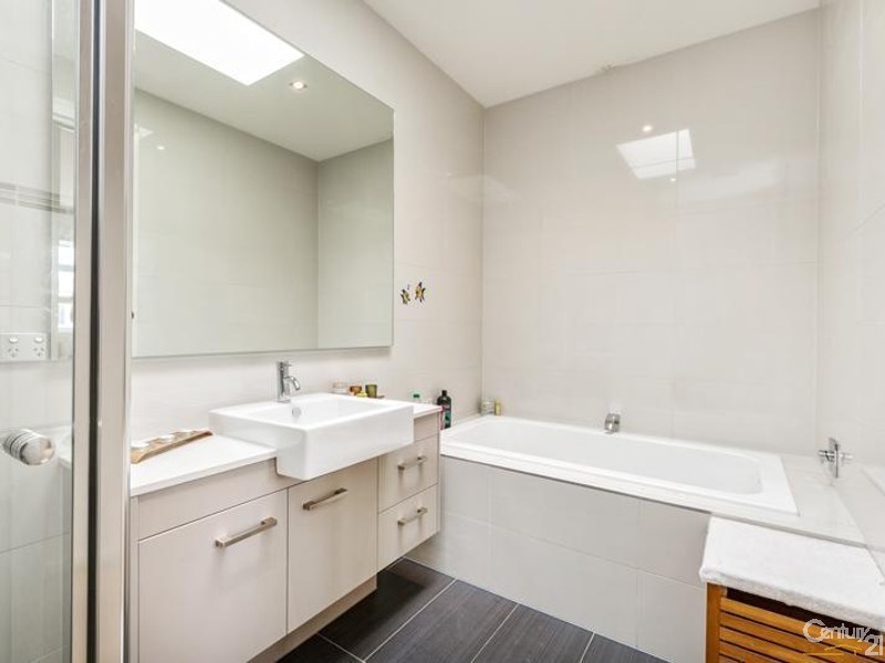 5 WILLS PLACE, Newport VIC 3015