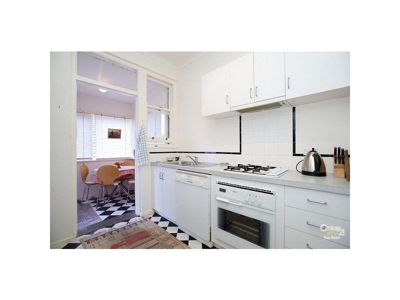 2/106 ESPLANADE, Williamstown VIC 3016