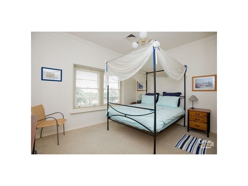 2/106 ESPLANADE, Williamstown VIC 3016