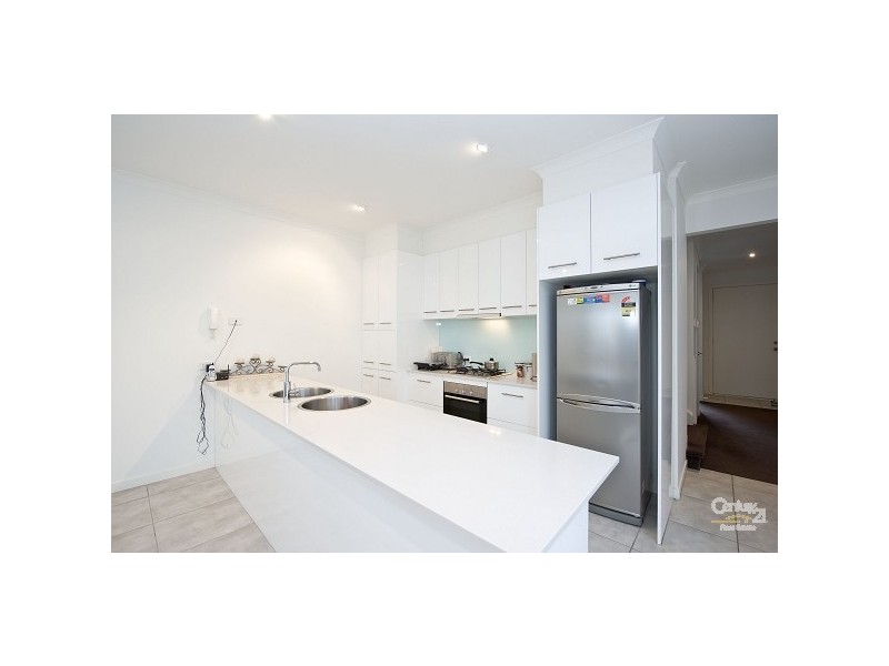 94 Signature Boulavard, Sanctuary Lakes VIC 3030