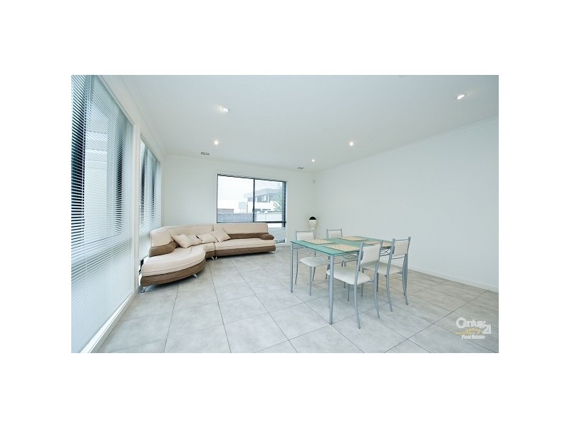 94 Signature Boulavard, Sanctuary Lakes VIC 3030