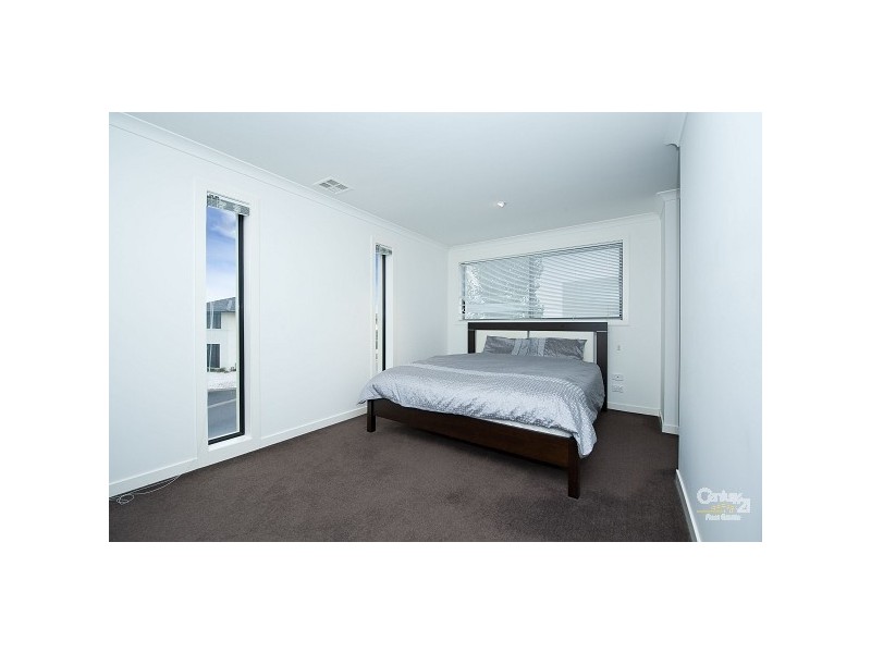 94 Signature Boulavard, Sanctuary Lakes VIC 3030