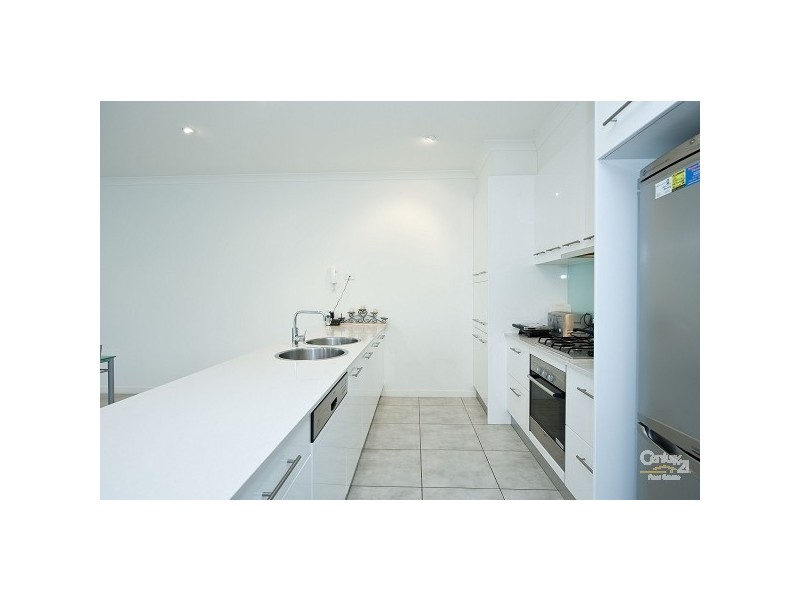 94 Signature Boulavard, Sanctuary Lakes VIC 3030