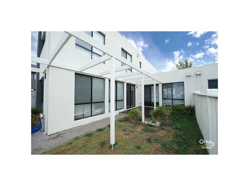 94 Signature Boulavard, Sanctuary Lakes VIC 3030