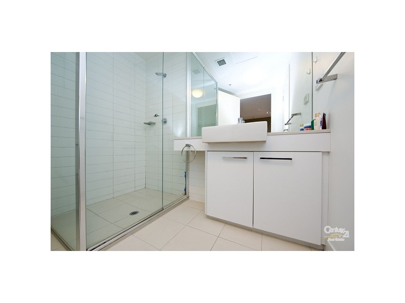 2412/100 Harbour Esplanade, Docklands VIC 3008