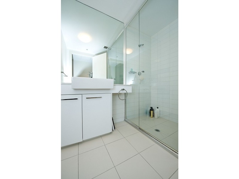 2412/100 Harbour Esplanade, Docklands VIC 3008