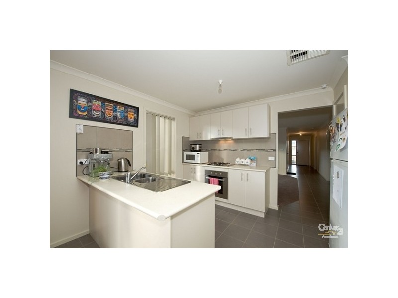 17 Laurence Way, Tarneit VIC 3029