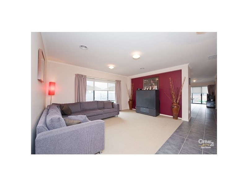 19 Astley Crescent, Point Cook VIC 3030