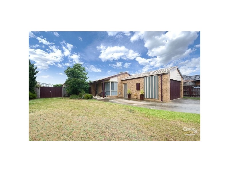 18 Cahill Drive, Brookfield VIC 3338