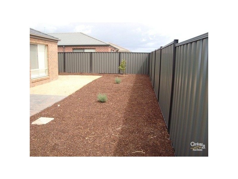 16 BILLABONG CRESCENT, Tarneit VIC 3029