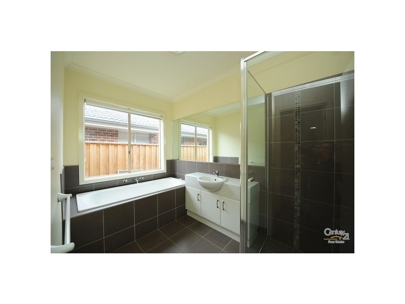 8 Emma Drive, Tarneit VIC 3029