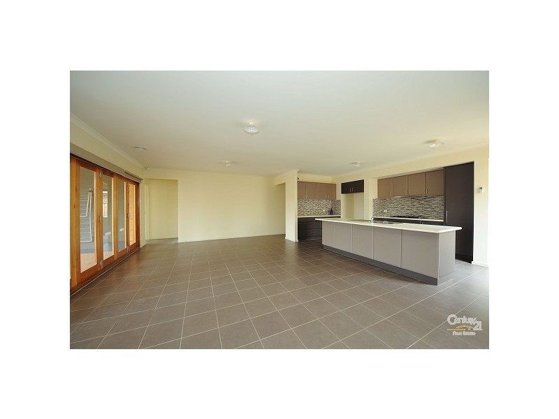 8 Emma Drive, Tarneit VIC 3029