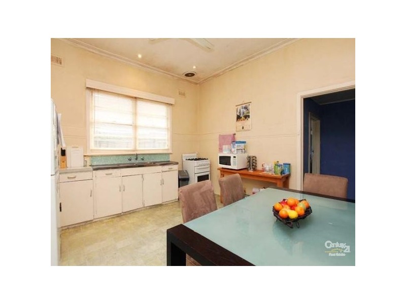 4 SYDNEY STREET, Newport VIC 3015