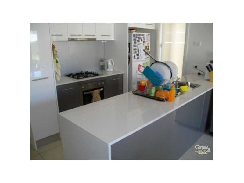 4 MONTCLAIR STREET, Sanctuary Lakes VIC 3030