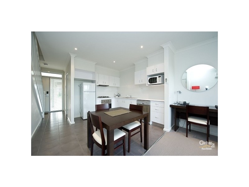 37/9 Greg Norman Drive, Sanctuary Lakes VIC 3030