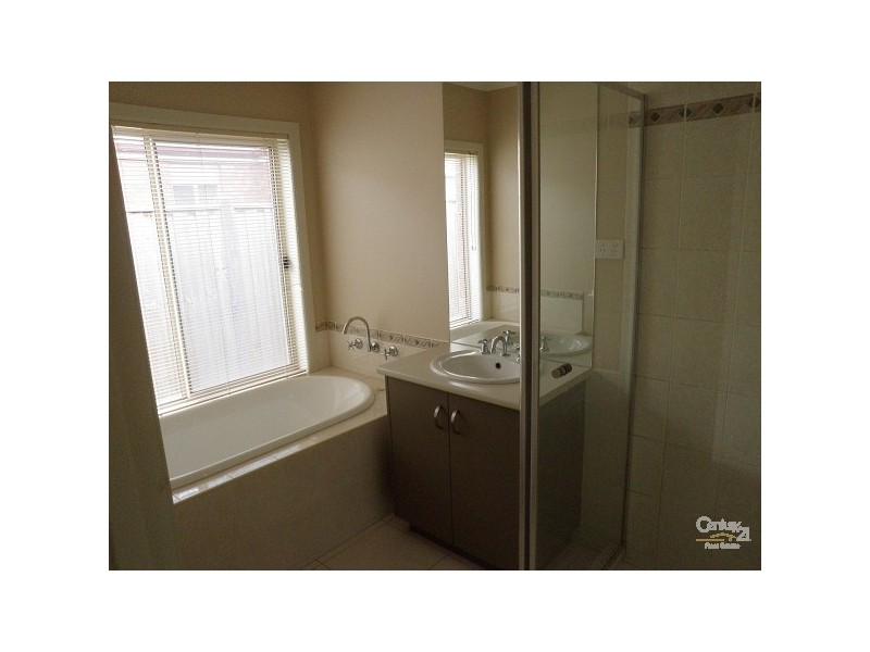 45 URBAN DRIVE, Williams Landing VIC 3027