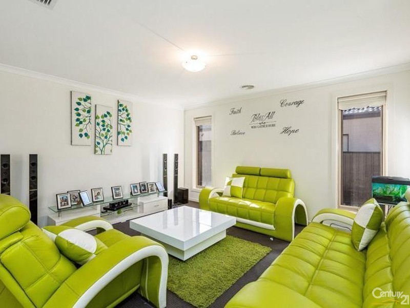 32 PALMER AVENUE, Point Cook VIC 3030