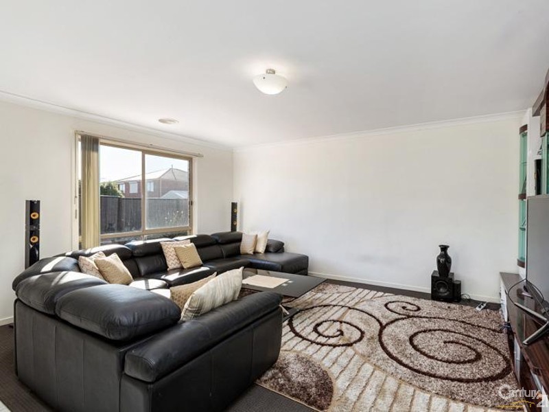 32 PALMER AVENUE, Point Cook VIC 3030