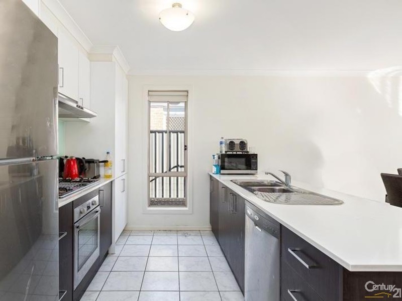 32 PALMER AVENUE, Point Cook VIC 3030