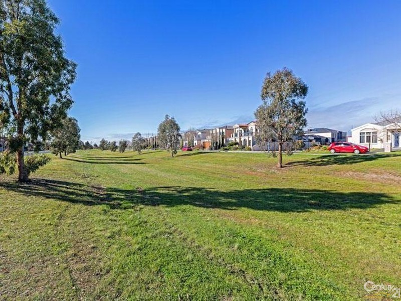 32 PALMER AVENUE, Point Cook VIC 3030
