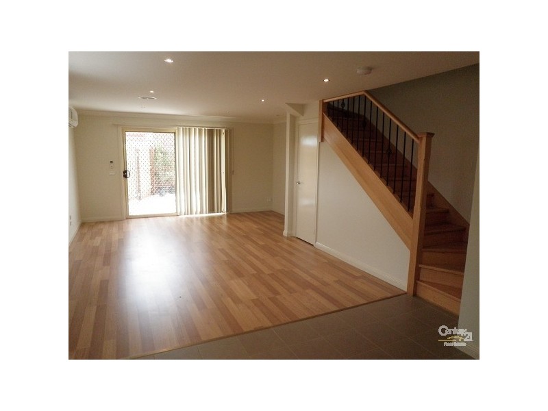 2/74 Sandford Street, Sunshine North VIC 3020