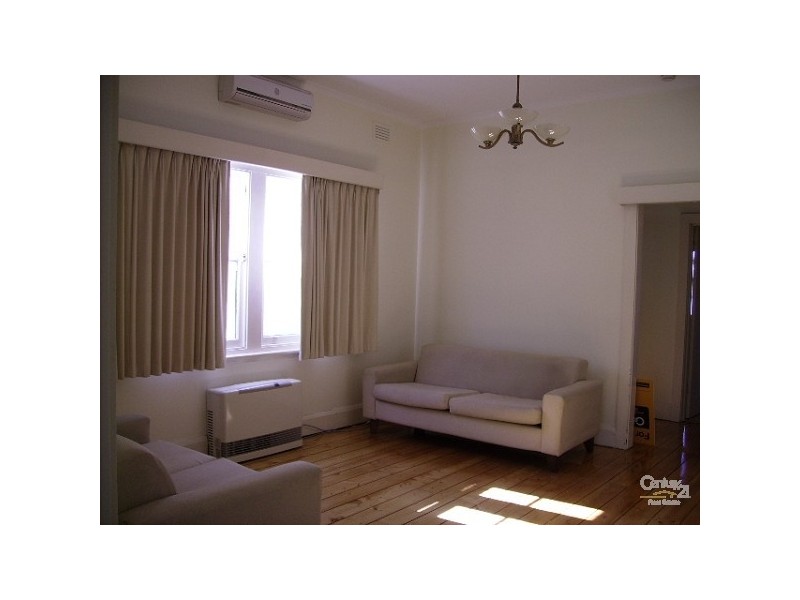 100 FARM STREET, Newport VIC 3015