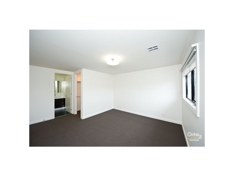 15 Kingham Street, Newport VIC 3015