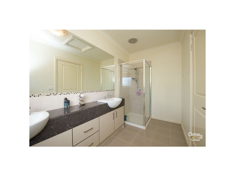 20 The Esplanade, Sanctuary Lakes VIC 3030