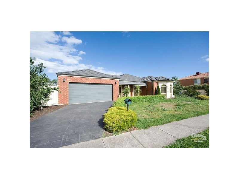 8 SOMMERSBY ROAD, Point Cook VIC 3030