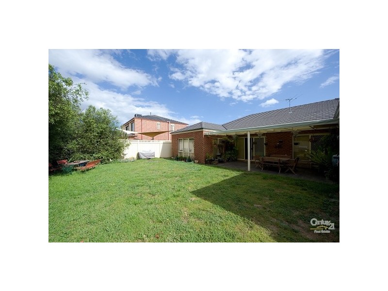 8 SOMMERSBY ROAD, Point Cook VIC 3030