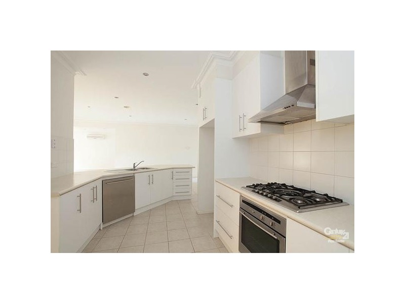 8 SOMMERSBY ROAD, Point Cook VIC 3030