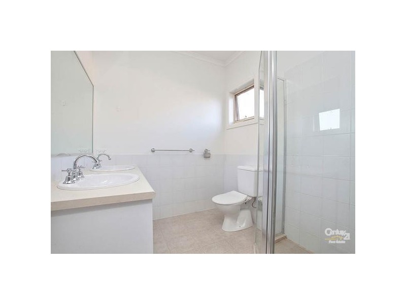 8 SOMMERSBY ROAD, Point Cook VIC 3030