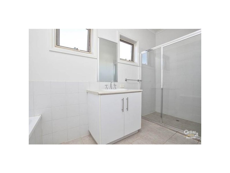 8 SOMMERSBY ROAD, Point Cook VIC 3030