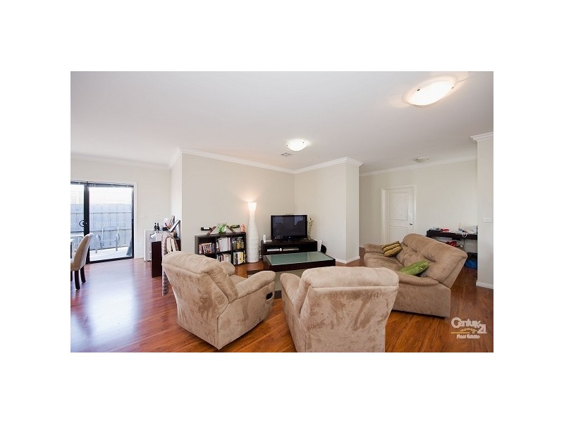 2/1 Conifer Avenue, Brooklyn VIC 3012