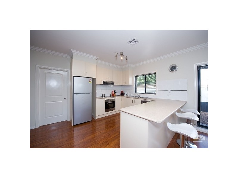 2/1 Conifer Avenue, Brooklyn VIC 3012