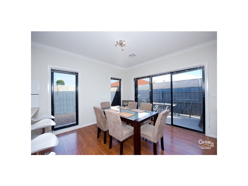 2/1 Conifer Avenue, Brooklyn VIC 3012