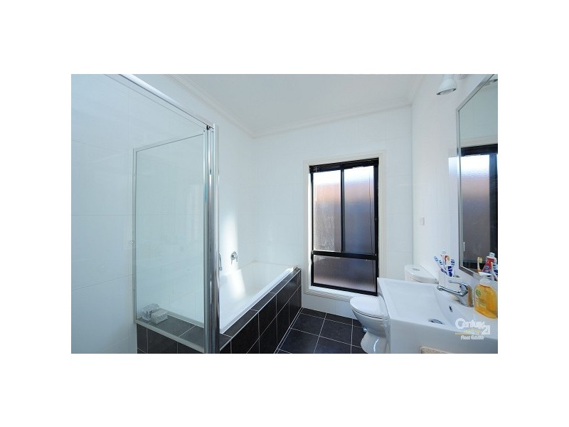 2/1 Conifer Avenue, Brooklyn VIC 3012