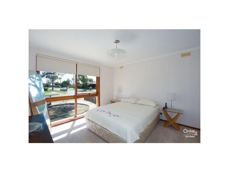 34 Roach Drive, Altona Meadows VIC 3028