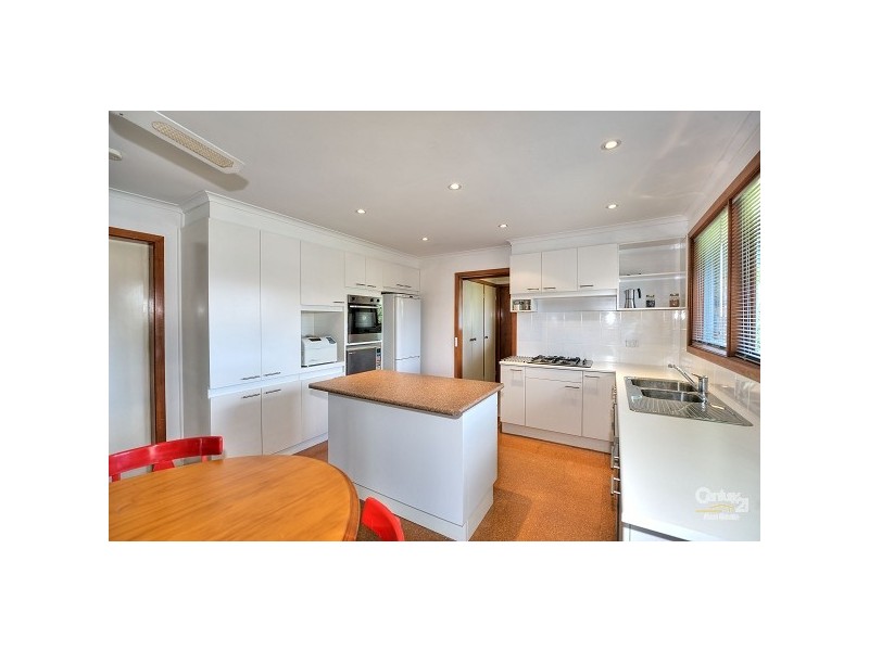 34 Roach Drive, Altona Meadows VIC 3028