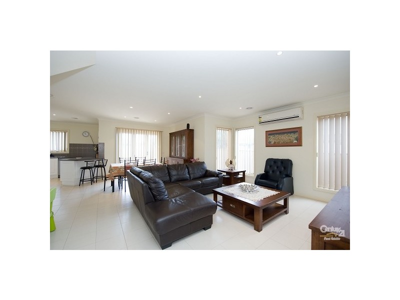 20 THE ESPLANADE, Sanctuary Lakes VIC 3030
