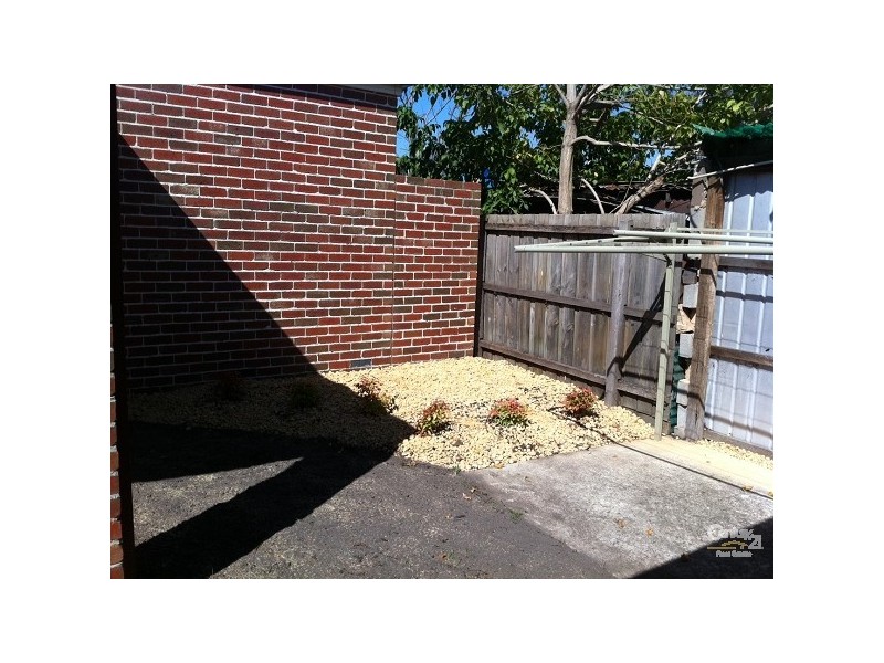 2/22 THORPE STREET, Newport VIC 3015