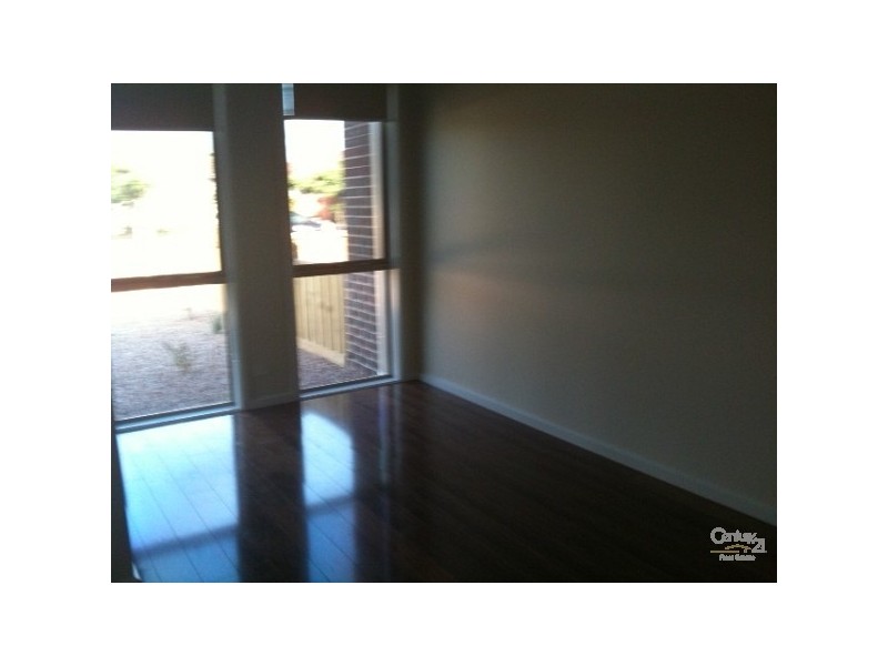 1/11 Richards Court, Brooklyn VIC 3012