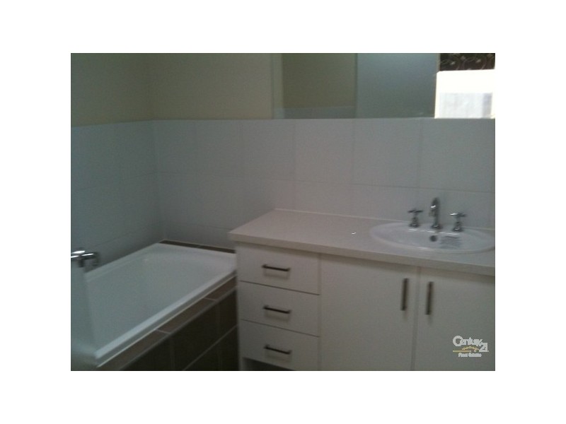 1/11 Richards Court, Brooklyn VIC 3012