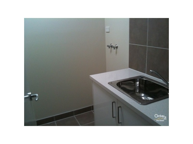 1/11 Richards Court, Brooklyn VIC 3012