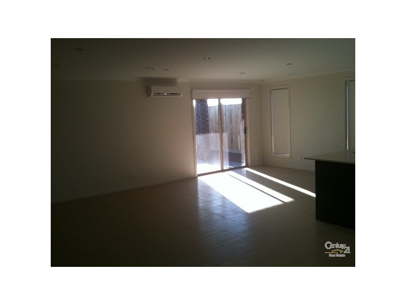 33 TROPIC CIRCUIT, Point Cook VIC 3030