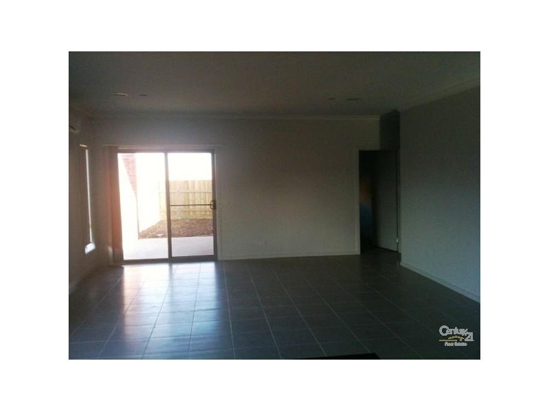 5 DUNE STREET, Point Cook VIC 3030